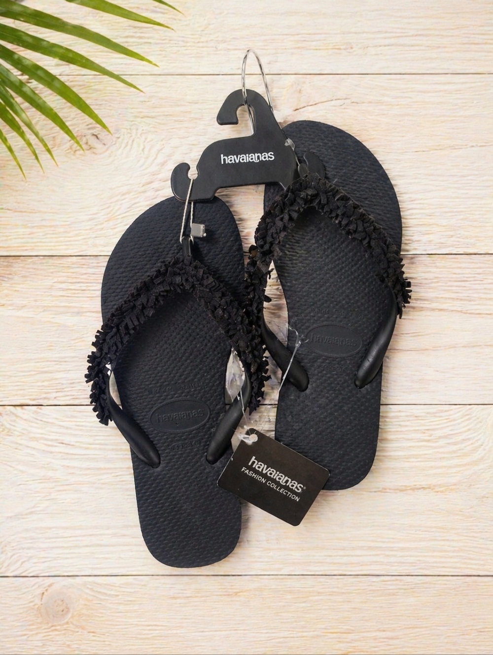 Youth Size 2 Havaianas – Black Flip Flops | Everyday Cute & Durable